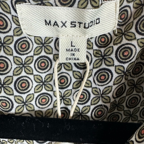 Max Studio Green and White Geometric Blouse Faux Wrap Ruffle and Belt sz Medium - Picture 2 of 7